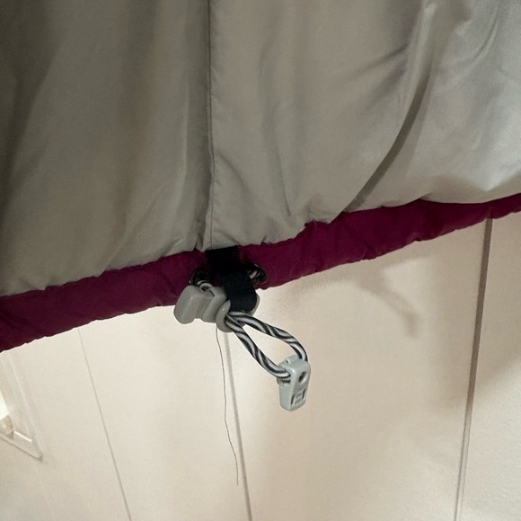 MOUNTAIN HARDWEAR Pink Quilted Down Filled Zip Drawstring Vest Size Small *flaw - Picture 6 of 8